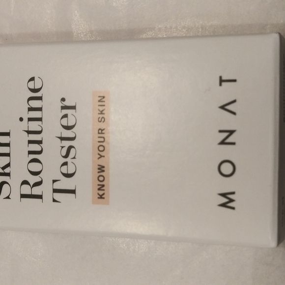 Makeup bag with extra goodies inside. - Picture 14 of 17